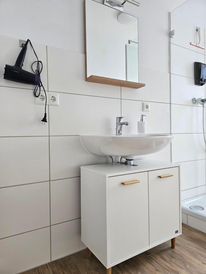 Schoene Grosse Ferienwohnung 79M2 Und 2 Baeder, Zentrumnah, 2Og Erfurt Exteriér fotografie