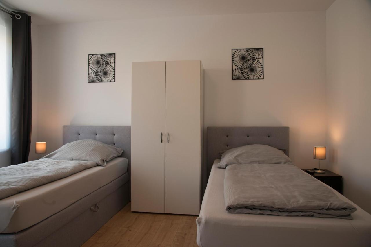 Schoene Grosse Ferienwohnung 79M2 Und 2 Baeder, Zentrumnah, 2Og Erfurt Exteriér fotografie