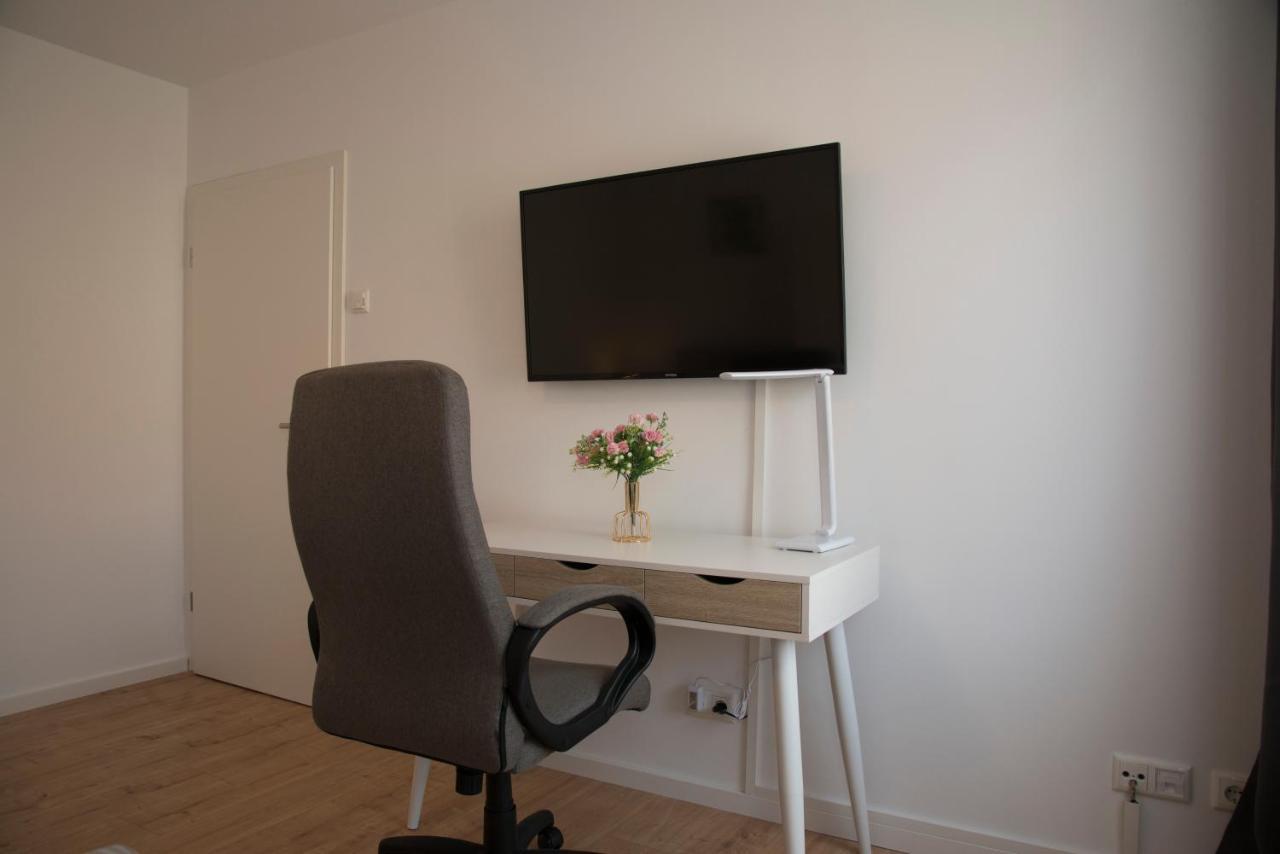 Schoene Grosse Ferienwohnung 79M2 Und 2 Baeder, Zentrumnah, 2Og Erfurt Exteriér fotografie