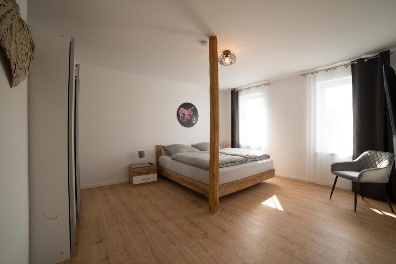 Schoene Grosse Ferienwohnung 79M2 Und 2 Baeder, Zentrumnah, 2Og Erfurt Exteriér fotografie