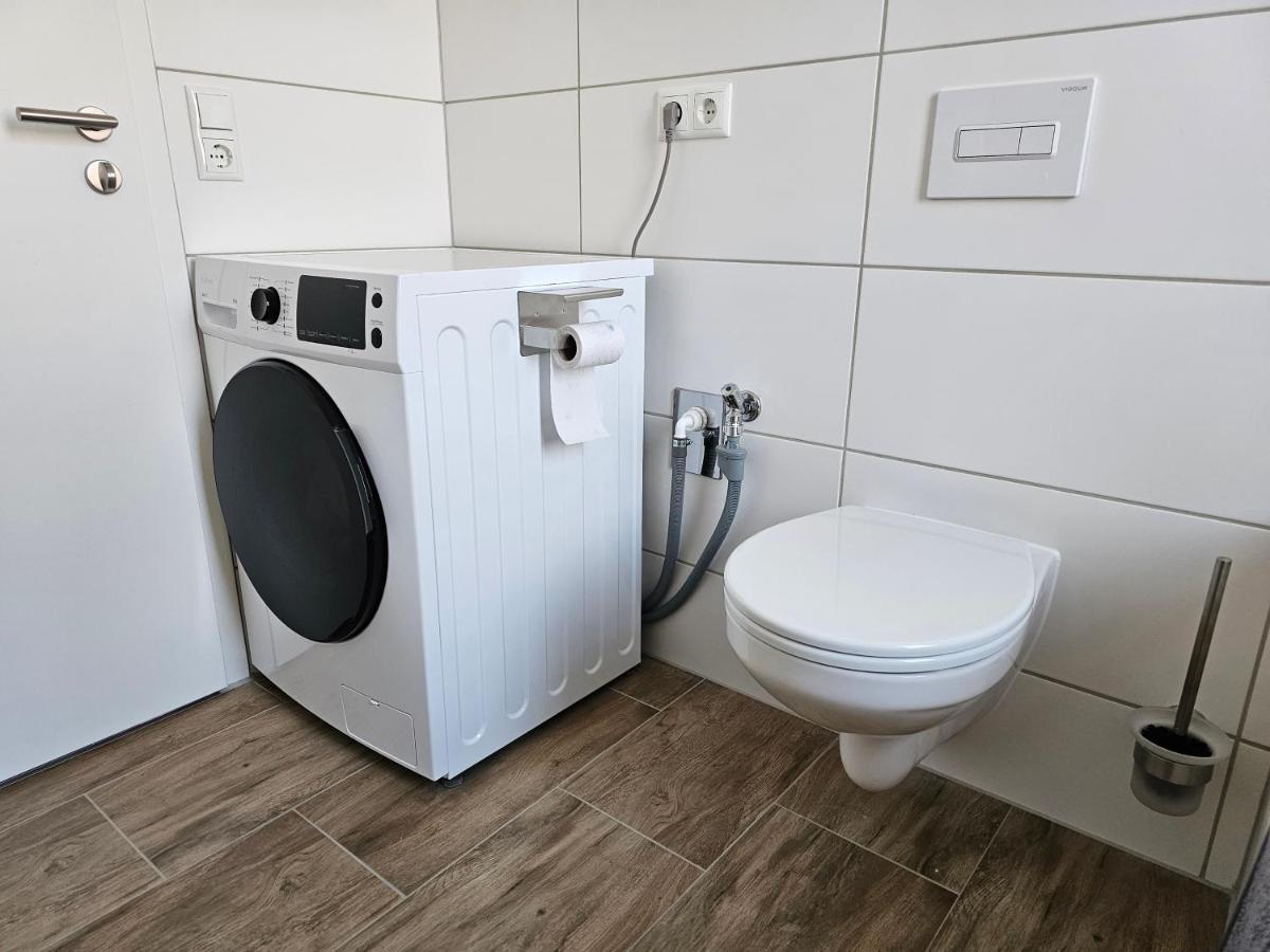 Schoene Grosse Ferienwohnung 79M2 Und 2 Baeder, Zentrumnah, 2Og Erfurt Exteriér fotografie