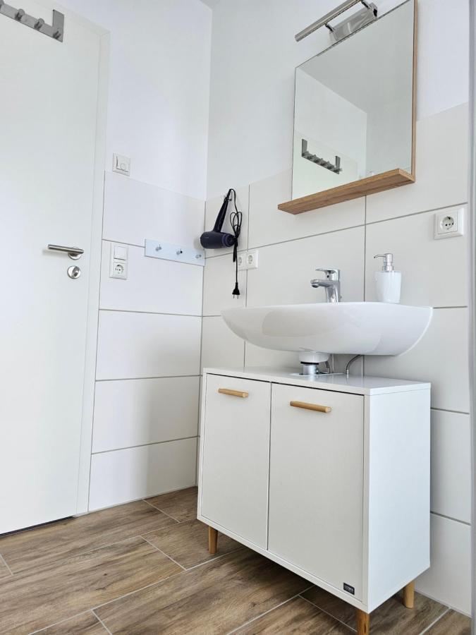 Schoene Grosse Ferienwohnung 79M2 Und 2 Baeder, Zentrumnah, 2Og Erfurt Exteriér fotografie
