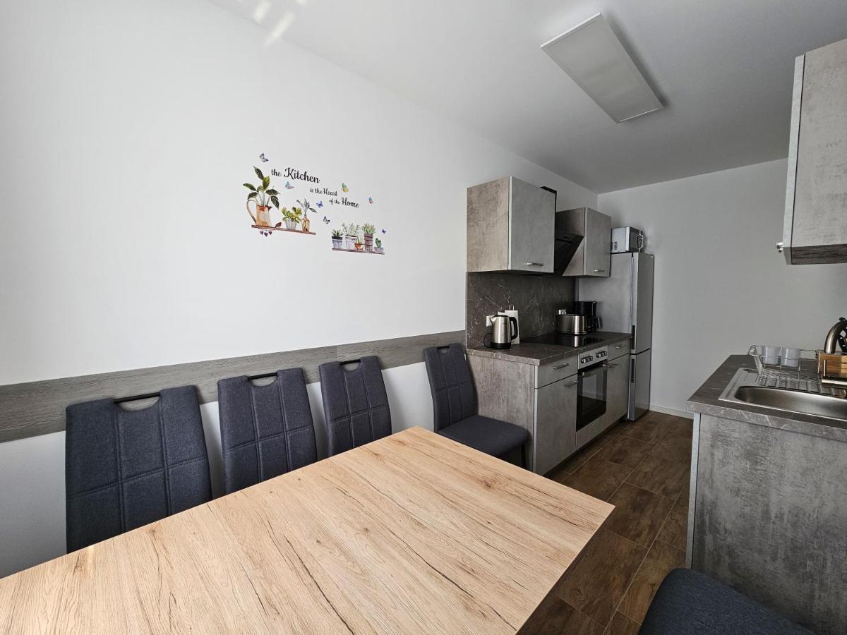 Schoene Grosse Ferienwohnung 79M2 Und 2 Baeder, Zentrumnah, 2Og Erfurt Exteriér fotografie